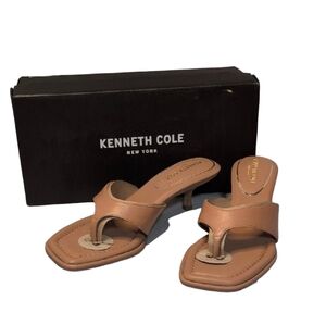 Kenneth Cole Geneva Slip On Sandal Kitten Heel Classic Tan